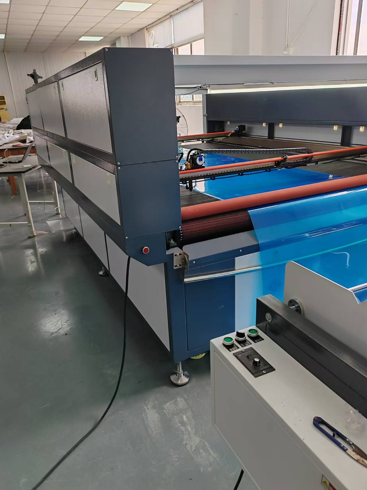 PE薄膜激光切割机